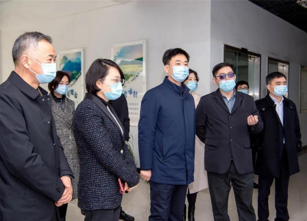 2022年2月9 日上午，市委副書記、市長蔡劍峰一 行來到江蘇七洲綠色化 工股份有限公司